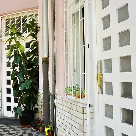 Free Garage!!! Downtown Near The New York Coffee House * Budapest