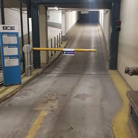 Free Garage!!! Downtown Near The New York Coffee House * Budapeszt