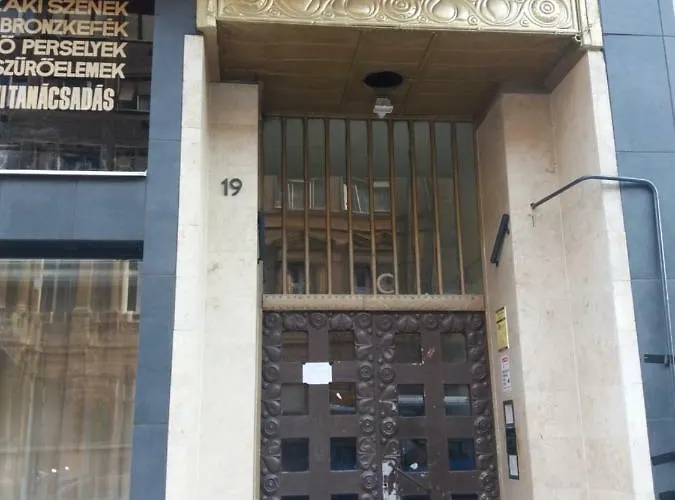 Guarded Garage!!! Downtown Near The New York Coffee House * Budapeste